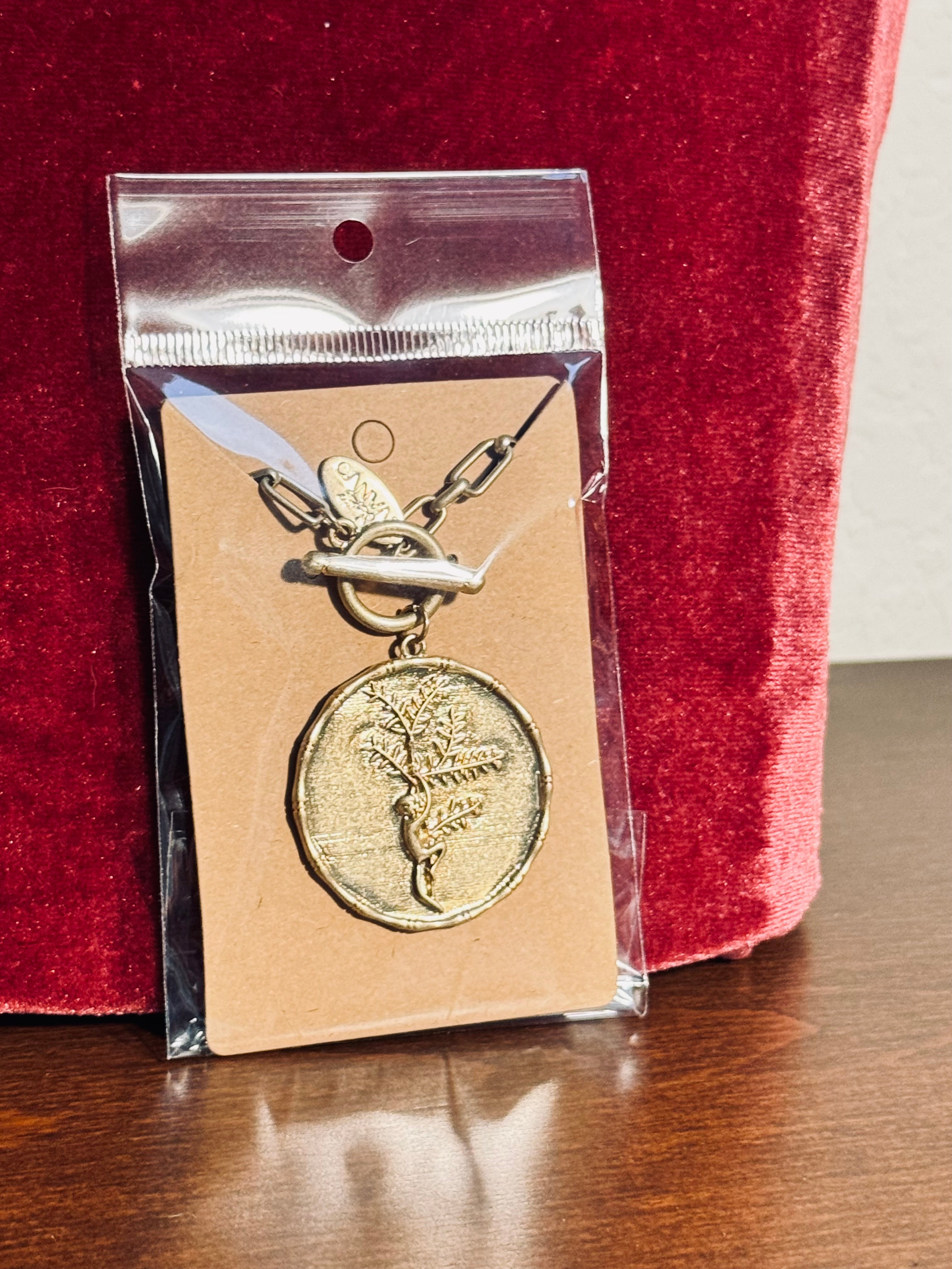 Canvas Style Gold Tone Monkey Coin Pendant Necklace Toggle Clasp Paperclip Chain