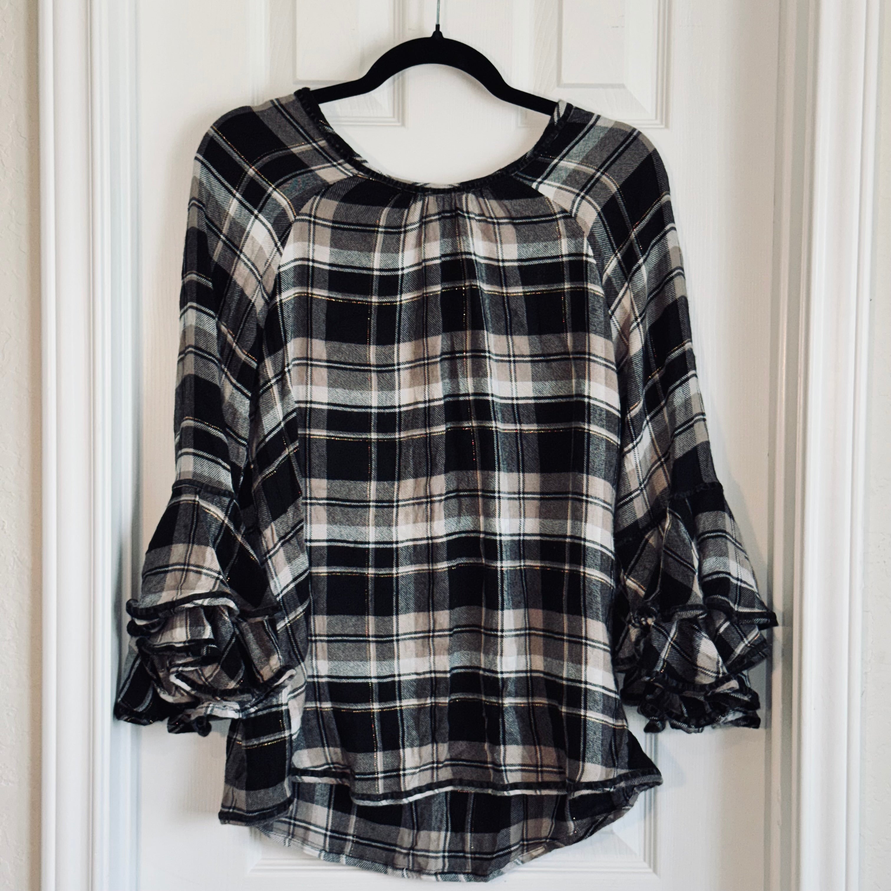 Plaid Ruffle-Sleeve Blouse - Black & Cream