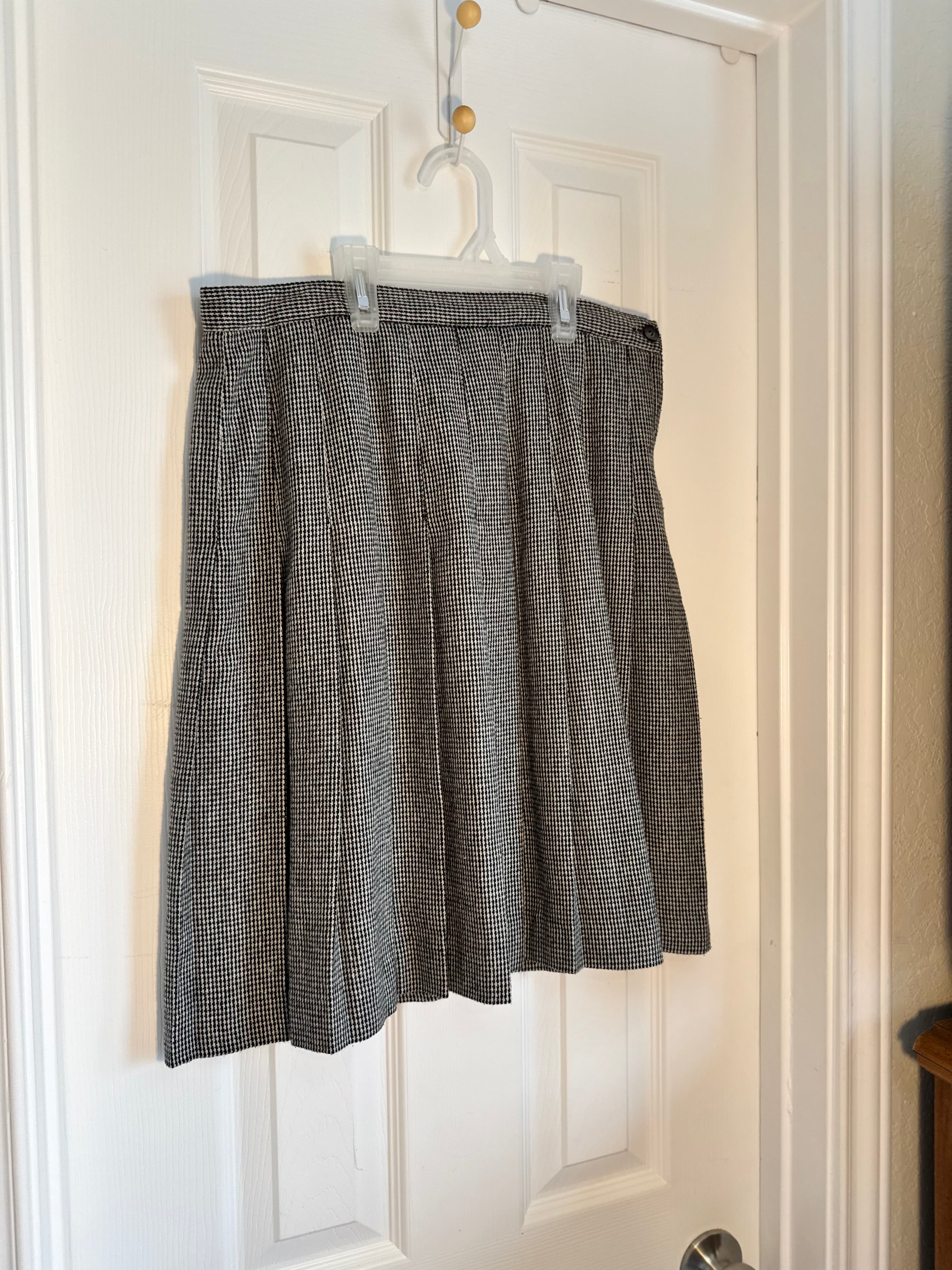 Vintage Sag Harbor Wool Blend Pleated Skirt Size 12 Houndstooth Dark Academia