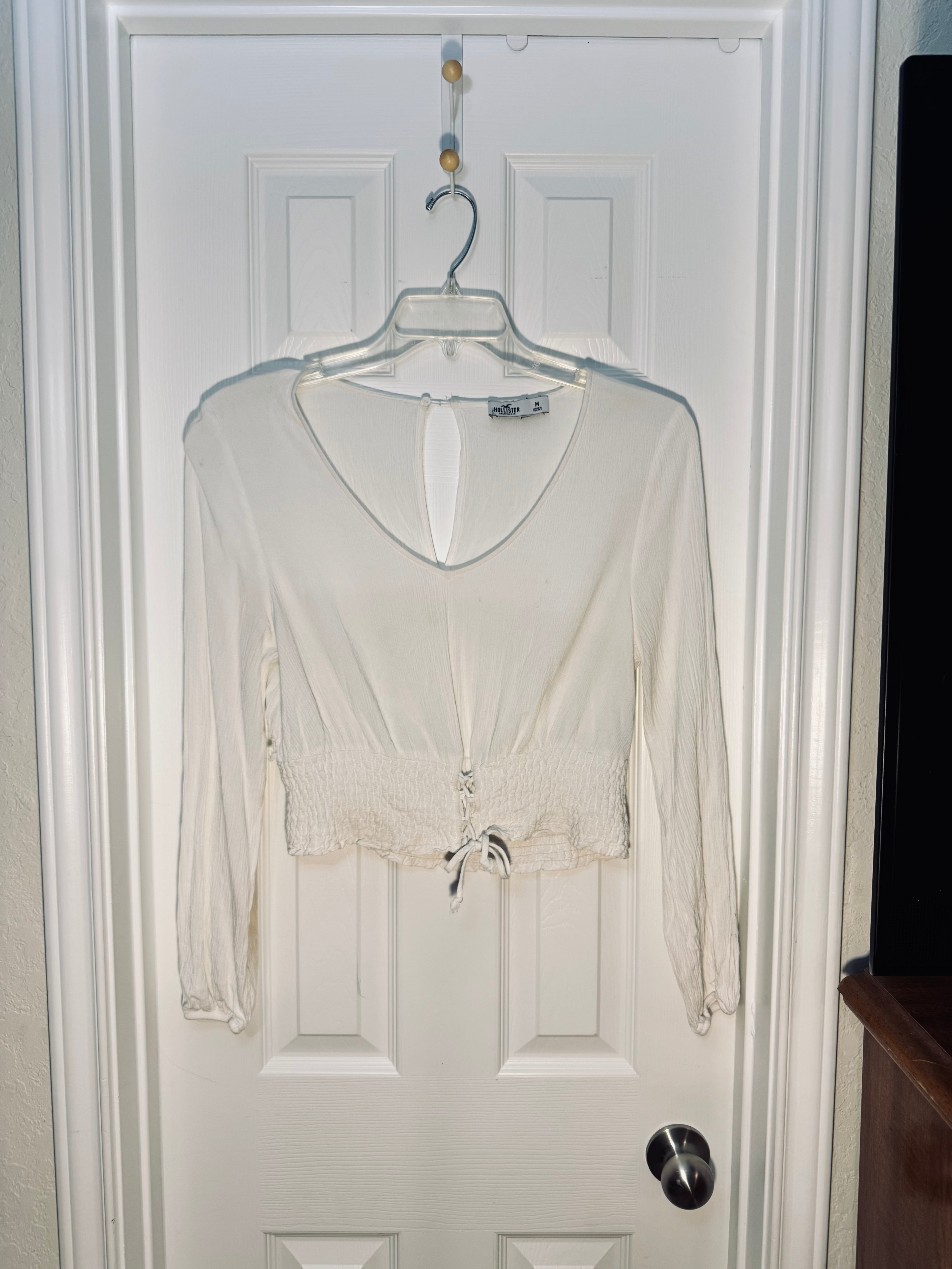 Hollister White Smocked, Lace-Up Tie-Front Keyhole-Back Long-Sleeve Crop-Top Boho Cottagecore Women’s Shirt Size M.