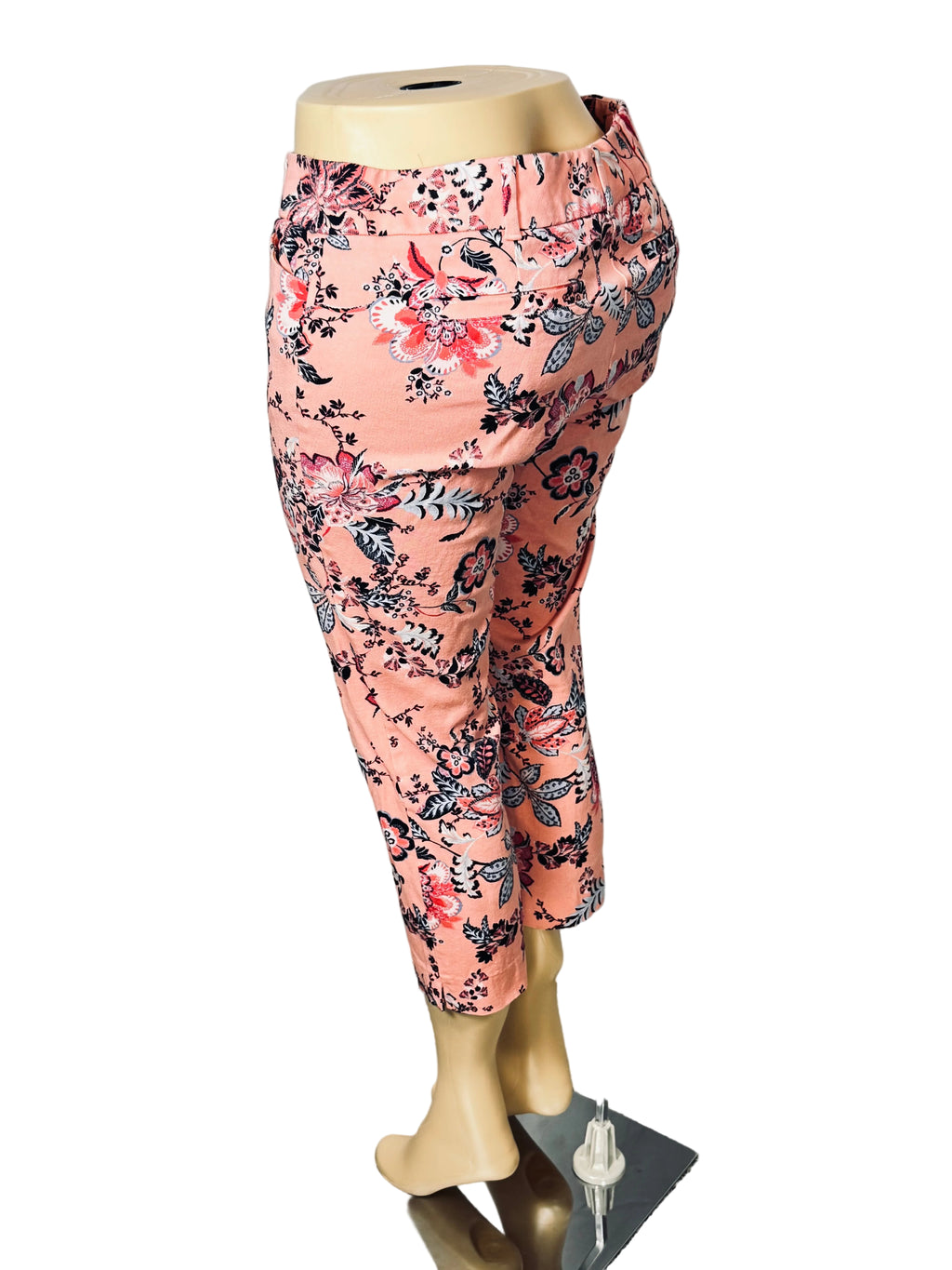 New York & Company Stretch Women's Capri Leggings Size 10 Pink Floral Print Pre Owned