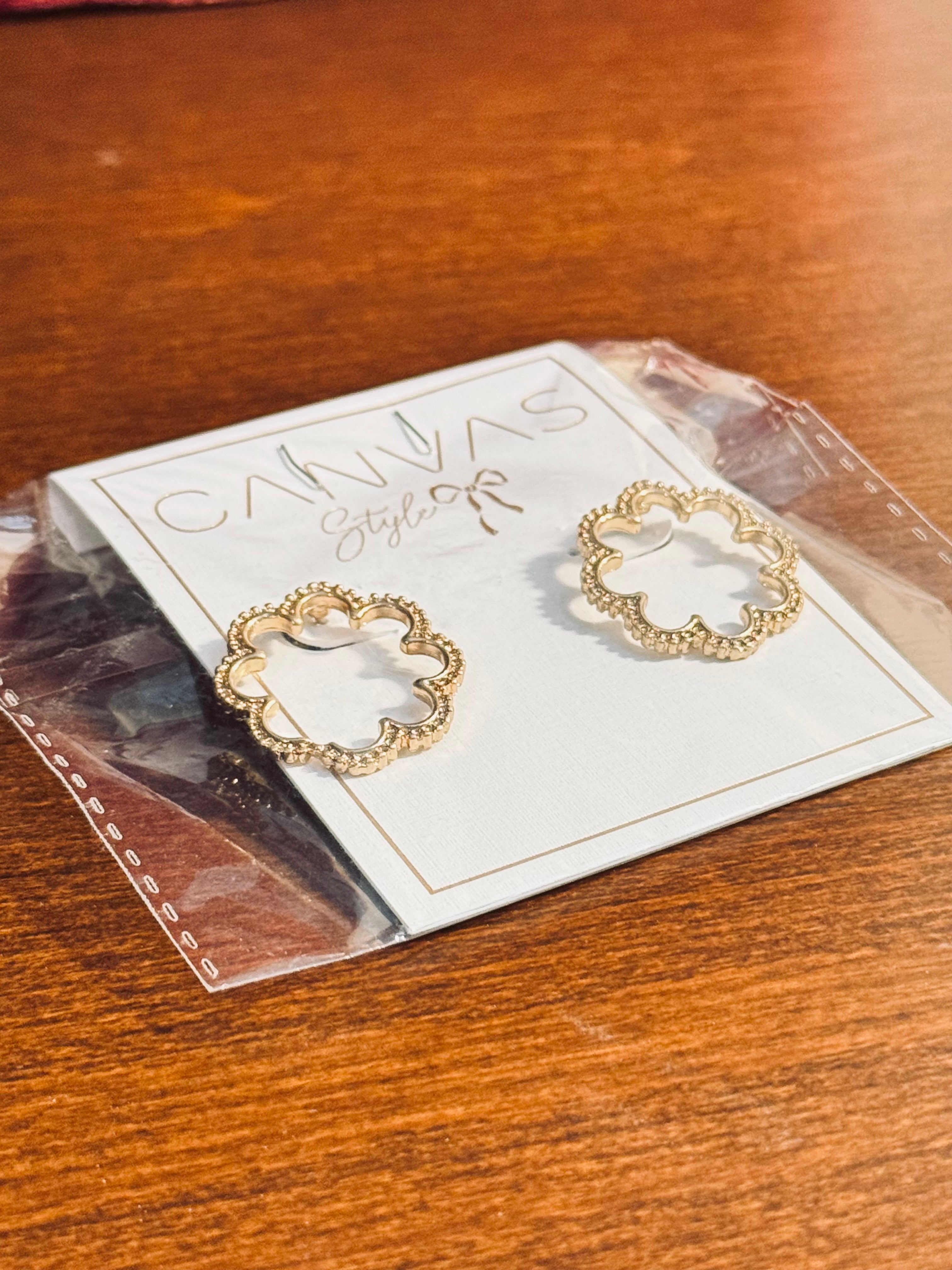 Canvas Style Gold Open Flower Scalloped Stud Earrings