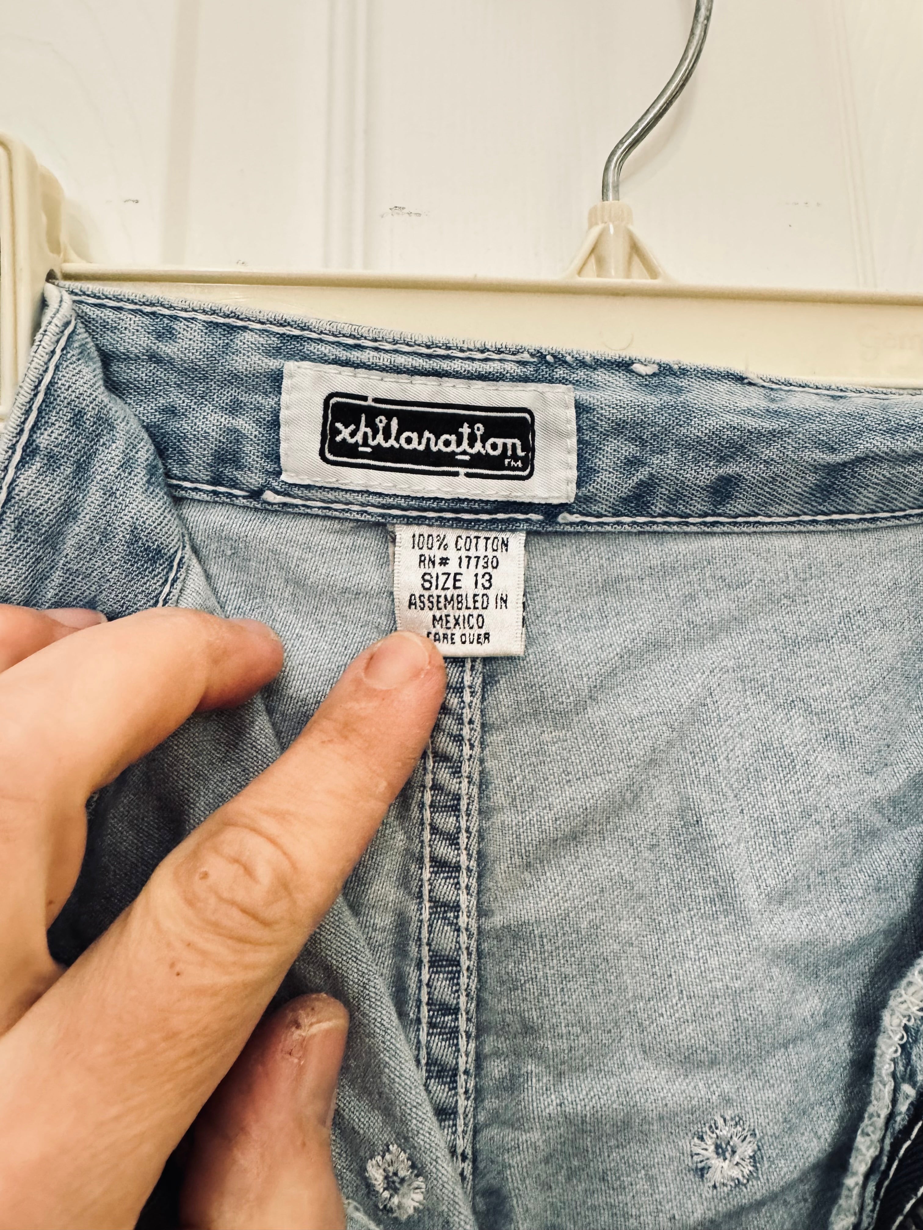 Vintage 90s Xhilaration Embroidered Daisy Eyelet Denim Shorts - Size 13