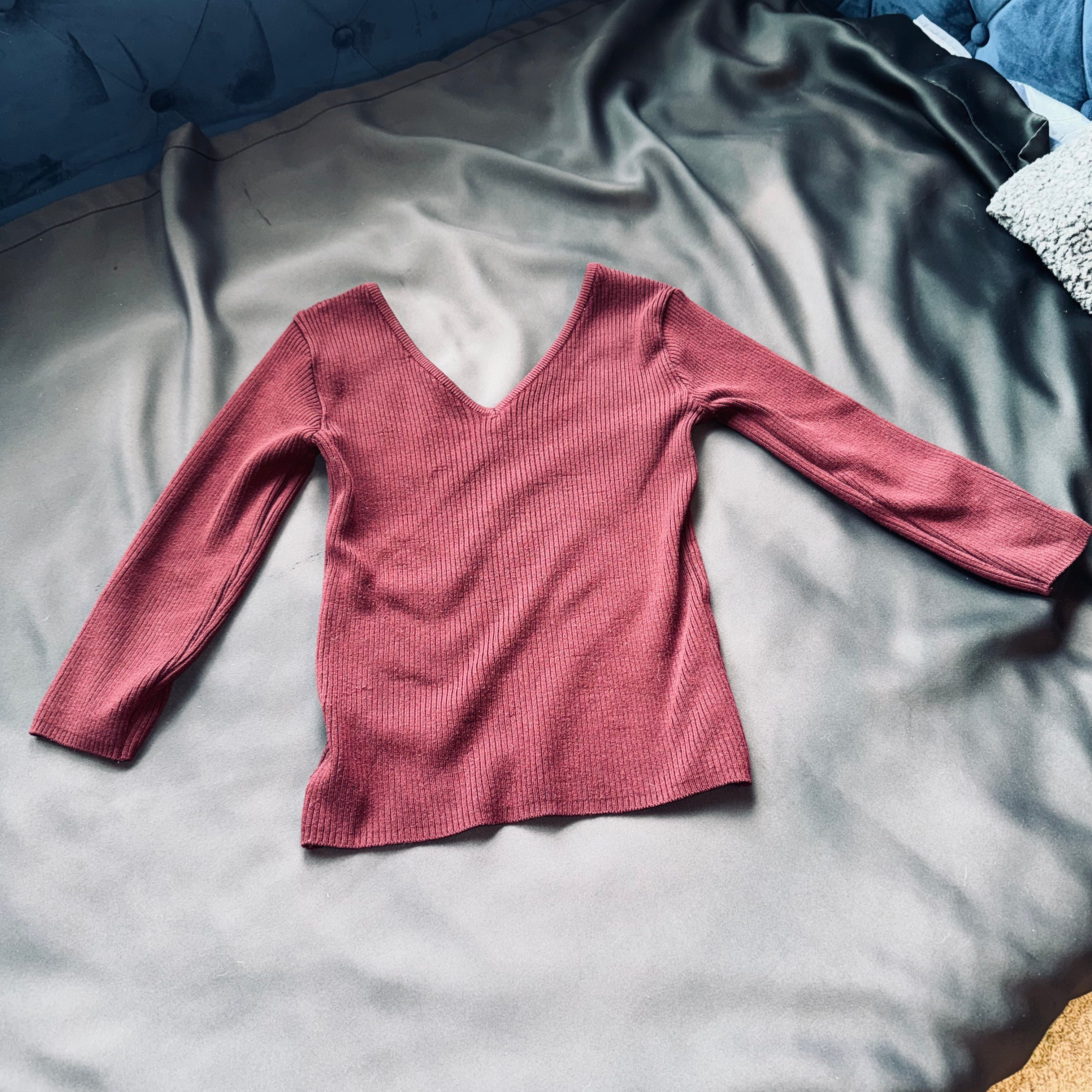 Women’s V-Neck Ribbed Sweater Top - Wine