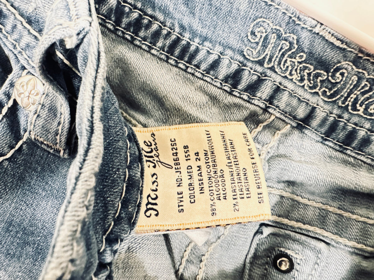 Vintage Y2K Era Miss Me Jeans Medium Wash Womens 31” waist Pre Owned